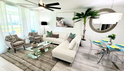 Welcome to Bella Lago with 5 star luxury living