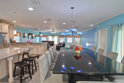 8f4ba14b c95f 4593 86f2 50310efc82cc