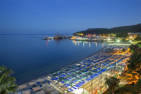 Private beach, sun loungers, beach umbrellas, beach towels