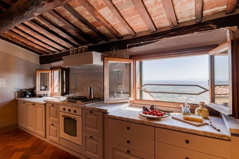 Apartment, 2 Bedrooms | Private kitchen | Fridge, microwave, oven, stovetop