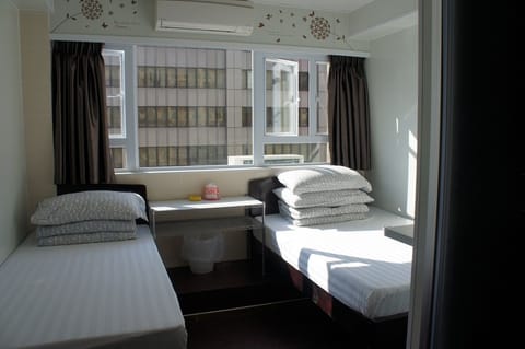 Twin Room | Blackout drapes, soundproofing, free WiFi