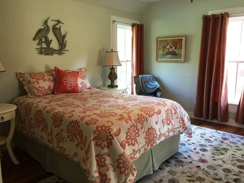 Individually decorated, individually furnished, laptop workspace