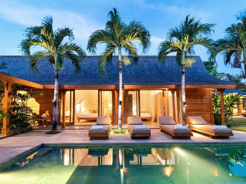 3 outdoor pools, pool umbrellas, sun loungers