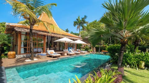 Outdoor pool, pool umbrellas, sun loungers