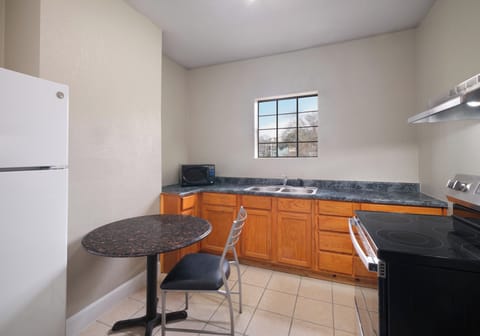 Standard Studio, 1 King Bed, Non Smoking, Kitchen (with Sofabed, Full Kitchen) | Private kitchen | Microwave, highchair