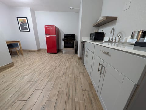 Suite, 1 King Bed with Sofa bed, Non Smoking (Oven, Dishwasher) | Private kitchen | Coffee/tea maker, freezer