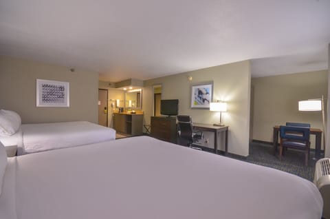 Standard Room, Multiple Beds, Microwave | In-room safe, desk, iron/ironing board, WiFi