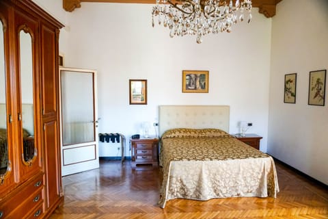 Quadruple Room | Minibar, in-room safe, desk, iron/ironing board