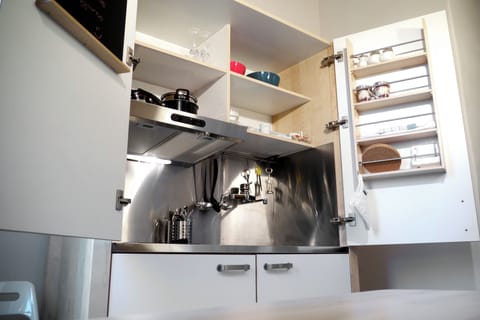 Suite | Private kitchen | Fridge, stovetop, cookware/dishes/utensils