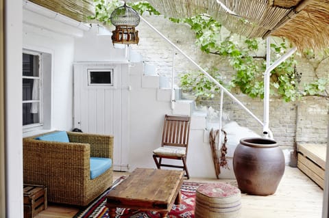 Standard Apartment, Terrace, Ground Floor | Living area | Flat-screen TV