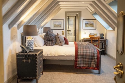 Turnberry Room | Individually decorated, individually furnished, desk, laptop workspace