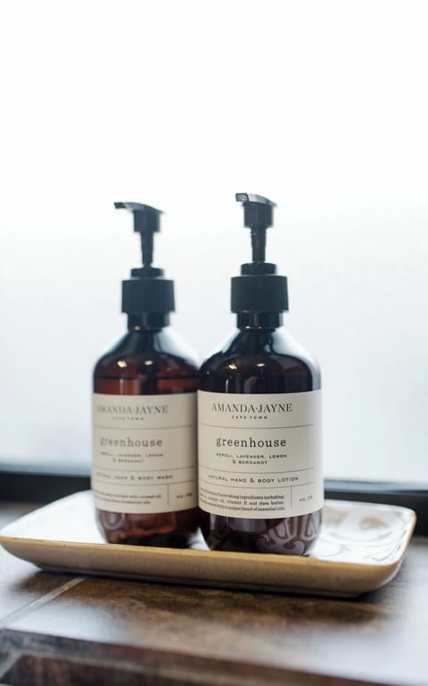 Standard Room, 1 Queen Bed, Garden View | Bathroom | Bathrobes, towels