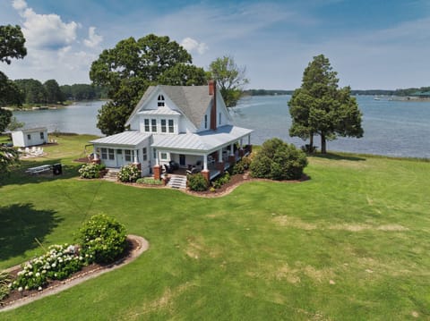 Plenty of room to spread out to play corn hole with water views everywhere!