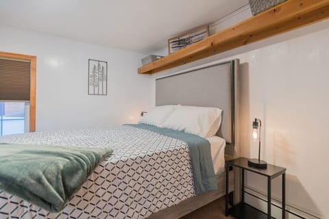 Bedroom with Queen Sized Bed and Touch Lamps with USB Charger
