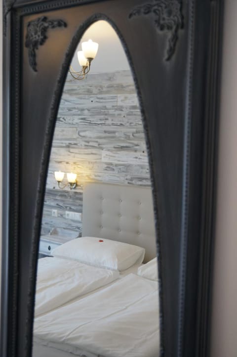 Minibar, in-room safe, free WiFi, bed sheets