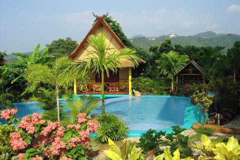 2 outdoor pools