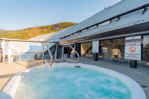 Roof top hot tub