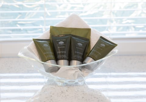 Family Room, Ensuite | Bathroom amenities | Shower, free toiletries, hair dryer, towels