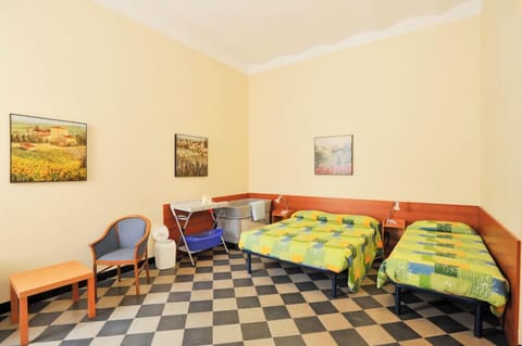 Triple Room | In-room safe, desk, free WiFi, bed sheets