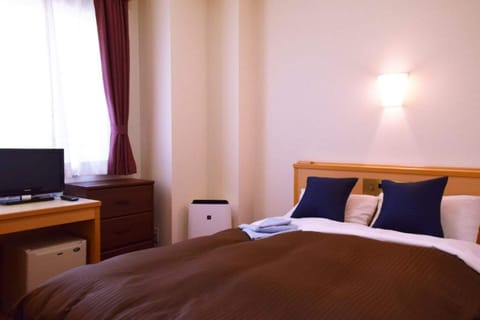 Double Room, Non Smoking | Desk, free WiFi, bed sheets