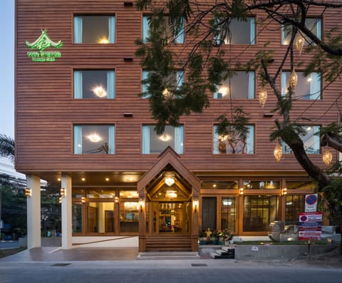 Front of property - evening/night