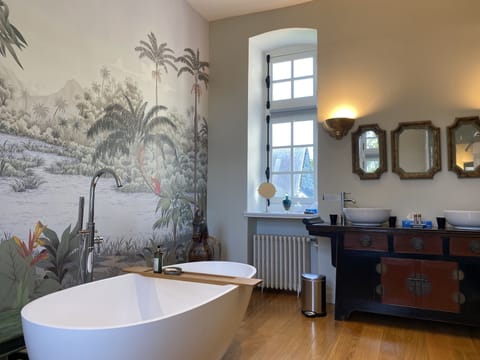 Superior Double Room, Ensuite, Garden View (Chambre de l'Amiral) | Bathroom | Separate tub and shower, deep soaking tub, designer toiletries