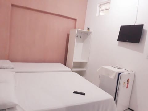 Triple Room | Desk, free WiFi, bed sheets