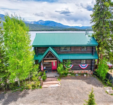 Front of the house with the lake in the background