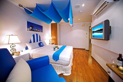 Design Double Room | Premium bedding, individually decorated, individually furnished, desk