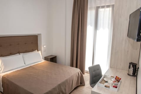 Minibar, desk, free WiFi