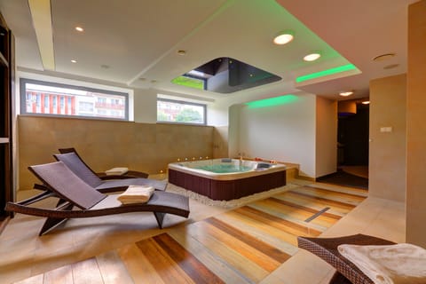Hot tub, steam room, Turkish bath, body treatments, hydrotherapy