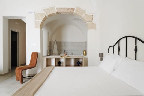 Junior Studio Suite | Down comforters, pillowtop beds, free minibar items, in-room safe