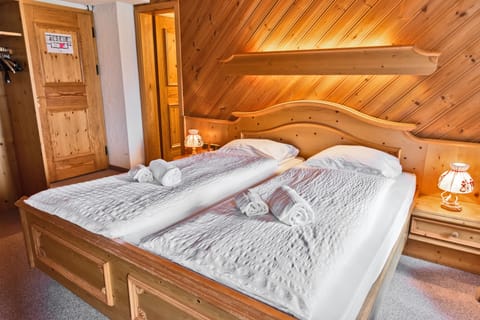 Quadruple Room (Private bathroom) | Desk, free WiFi, bed sheets