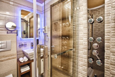 Suite, Balcony | Bathroom | Free toiletries, slippers, towels