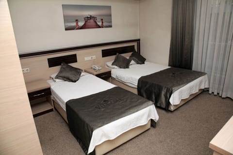 Standard Room | In-room safe, desk, iron/ironing board, free WiFi