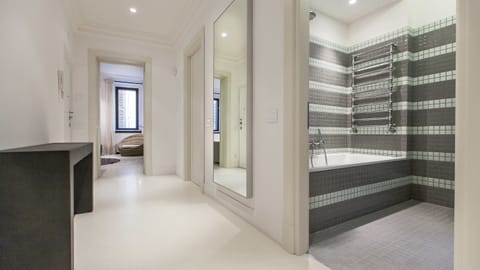 Apartment, 1 Bedroom | Bathroom | Shower, hair dryer, bidet, towels