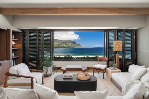 NAPALI HOUSE SUITE | Living room | 55-inch LCD TV with cable channels, TV, pay movies