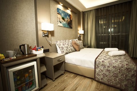 Minibar, in-room safe, desk, iron/ironing board