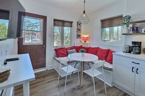 Classic Room, 2 Queen Beds, Non Smoking | Living area