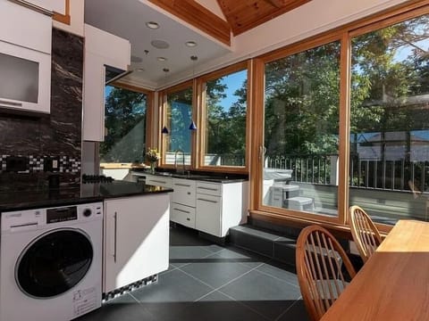 Luxury Condo | Laundry