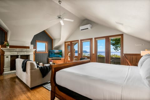 Carriage House | Individually decorated, individually furnished, iron/ironing board