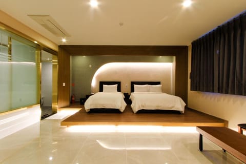 Premium bedding, individually decorated, individually furnished, desk