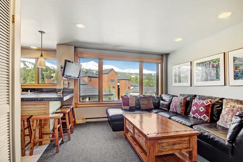 Studio | Living area | TV, DVD player