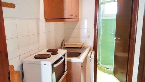 Superior Studio, 2 Twin Beds, Kitchenette | Room amenity