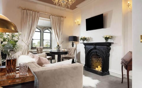 Fitzgerald Suite | In-room safe, individually decorated, individually furnished, desk