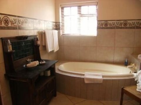 Luxury Room, 1 Bedroom | Deep soaking bathtub
