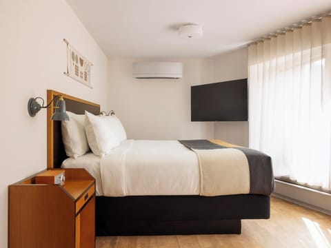 Suite, Mountain View (Trailhead Deluxe Suite (King+2 Twins)) | Premium bedding, minibar, in-room safe, laptop workspace