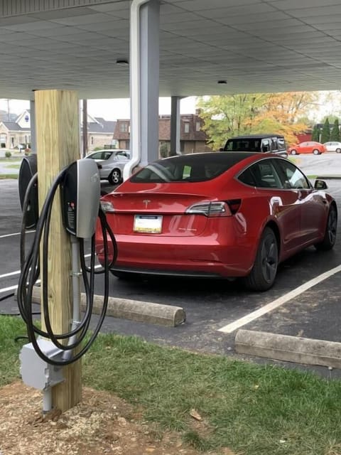 Electric vehicle charging station