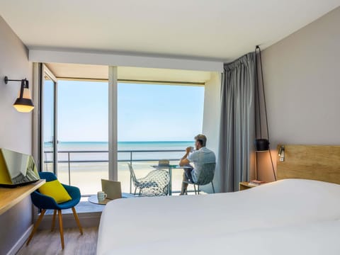 Standard Room, 2 Twin Beds, Balcony, Sea View | In-room safe, desk, blackout drapes, soundproofing