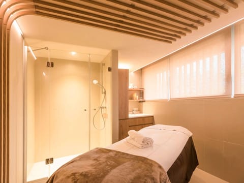 Steam room, body treatments, hydrotherapy, body wraps, body scrubs